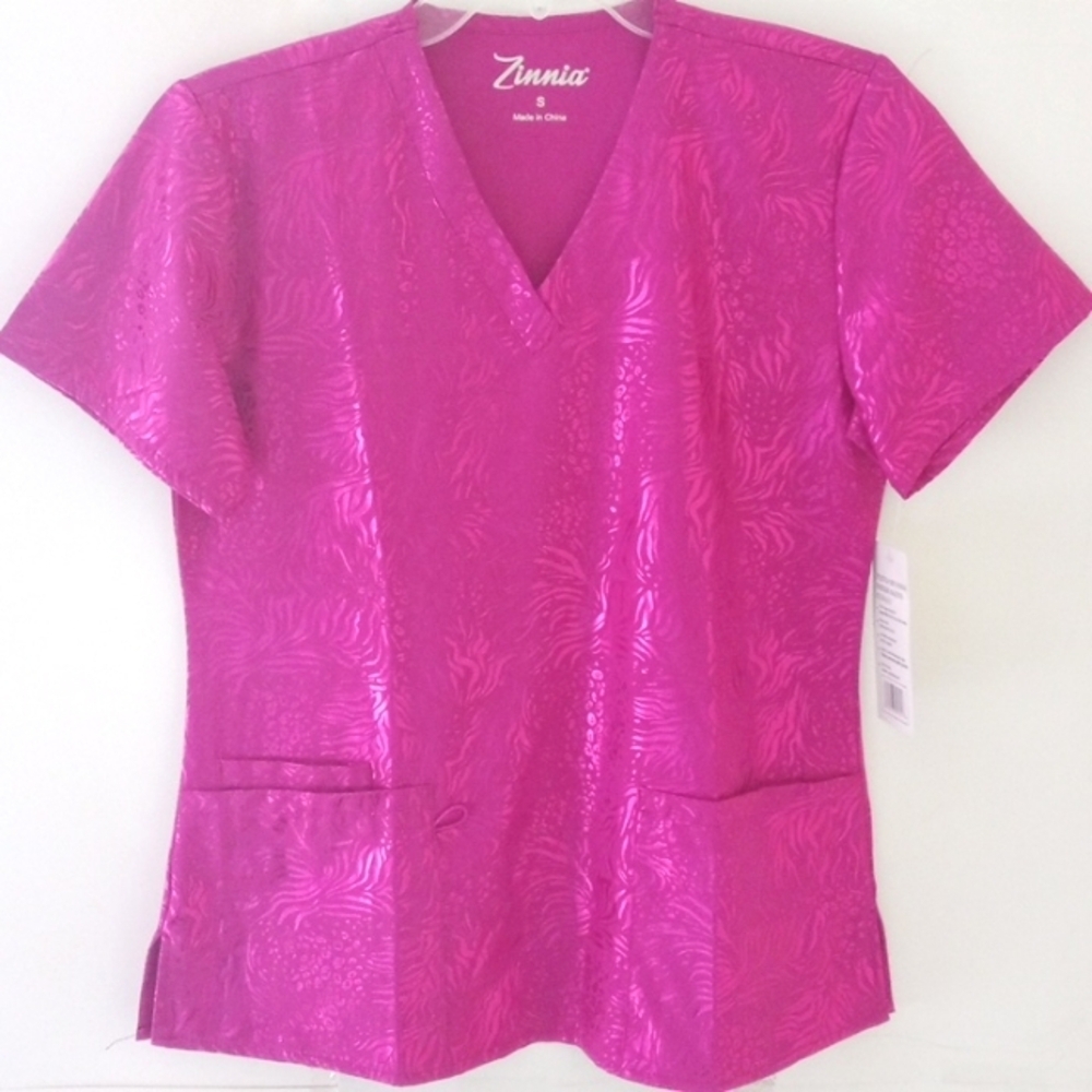 ZINNIA FUCHSIA V-NECK SHORT SLEEVE THREE POCKET MEDICAL SCRUB TOP SZ SMALL NWOT